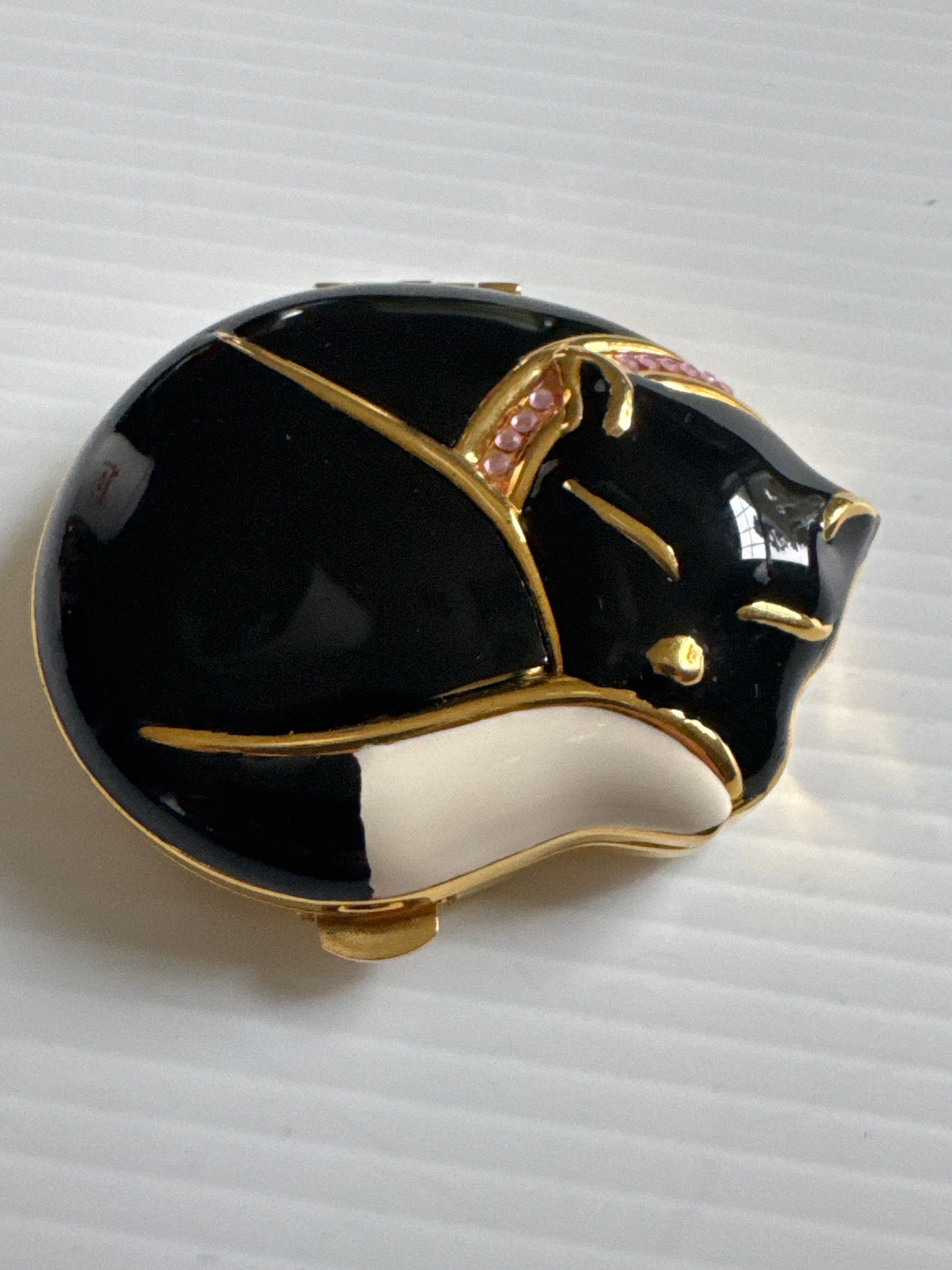 vintage Estée Lauder make up compact featuring enamel, kitty cat with pink rhinestone collar and lucidity powder