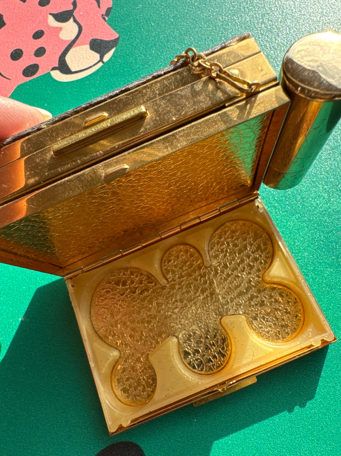 Stunning 1940s minaudiere with a dramatic shattered lucite confetti design. This bag carries a lipstick, powder, mirror, coins.