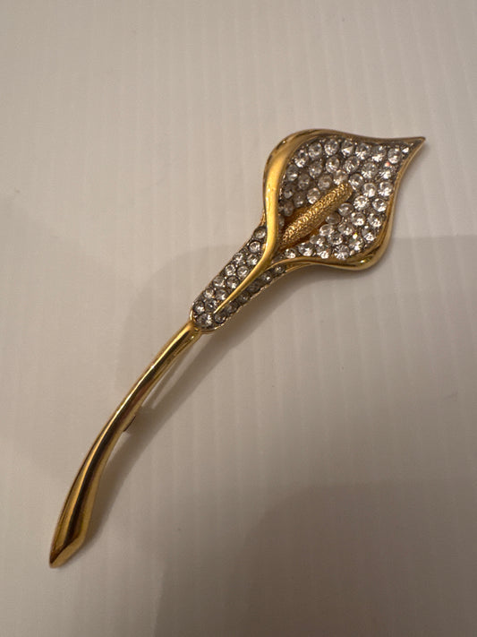 Elegant 1970s gold tone and rhinestone flower brooch