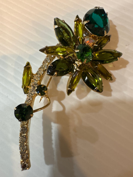 RARE absolutely stunning 1950s Juliana flower brooch with olivine greene and emerald colored glass stones. Aurora borealis and rhinestone stem.