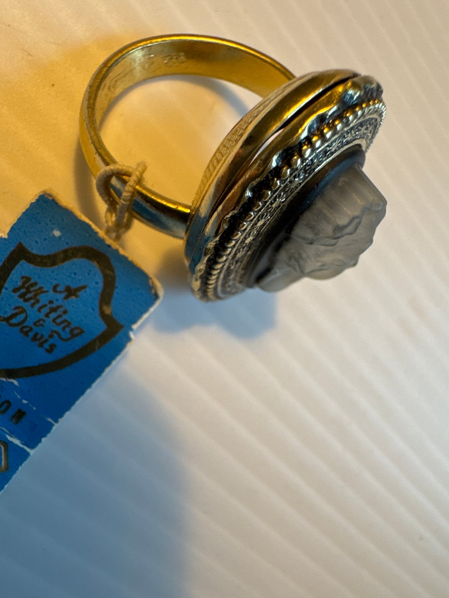 Vintage WHITING and DAVIS signed cameo ring in original box with original tag