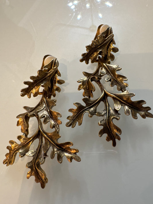 Oscar de la Renta brass tone dangle clip earrings. NYC