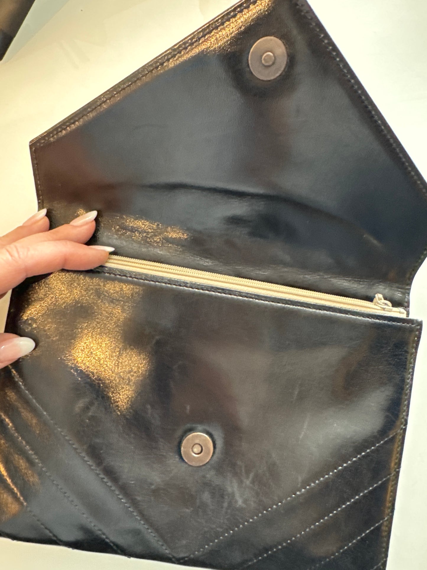 Beautiful vintage YSL lambskin leather. With zipper inside and YSL logo throughout