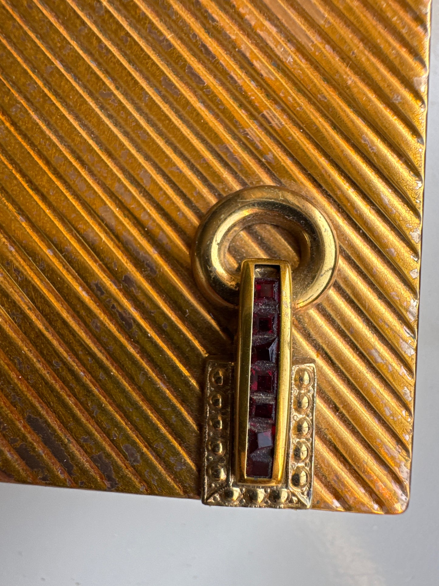 Beautiful gold tone, 1930s double-sided MINAUDIERE. One side, Makeup one side cigarettes. Beautiful rhinestone detailing on the outside. Signed Evans.Tom