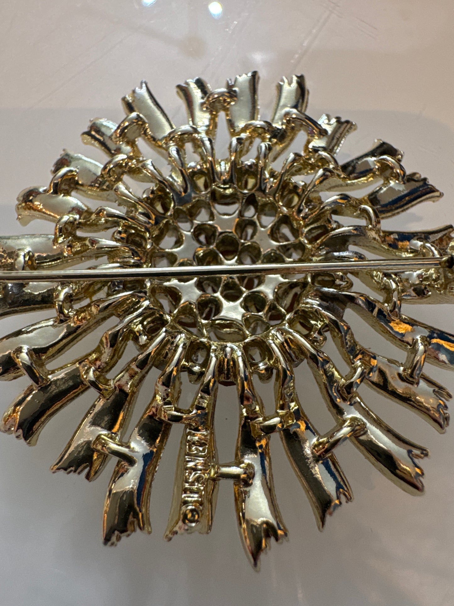 1950s signed LISNER starburst brooch with red rhinestones and aurora borealis