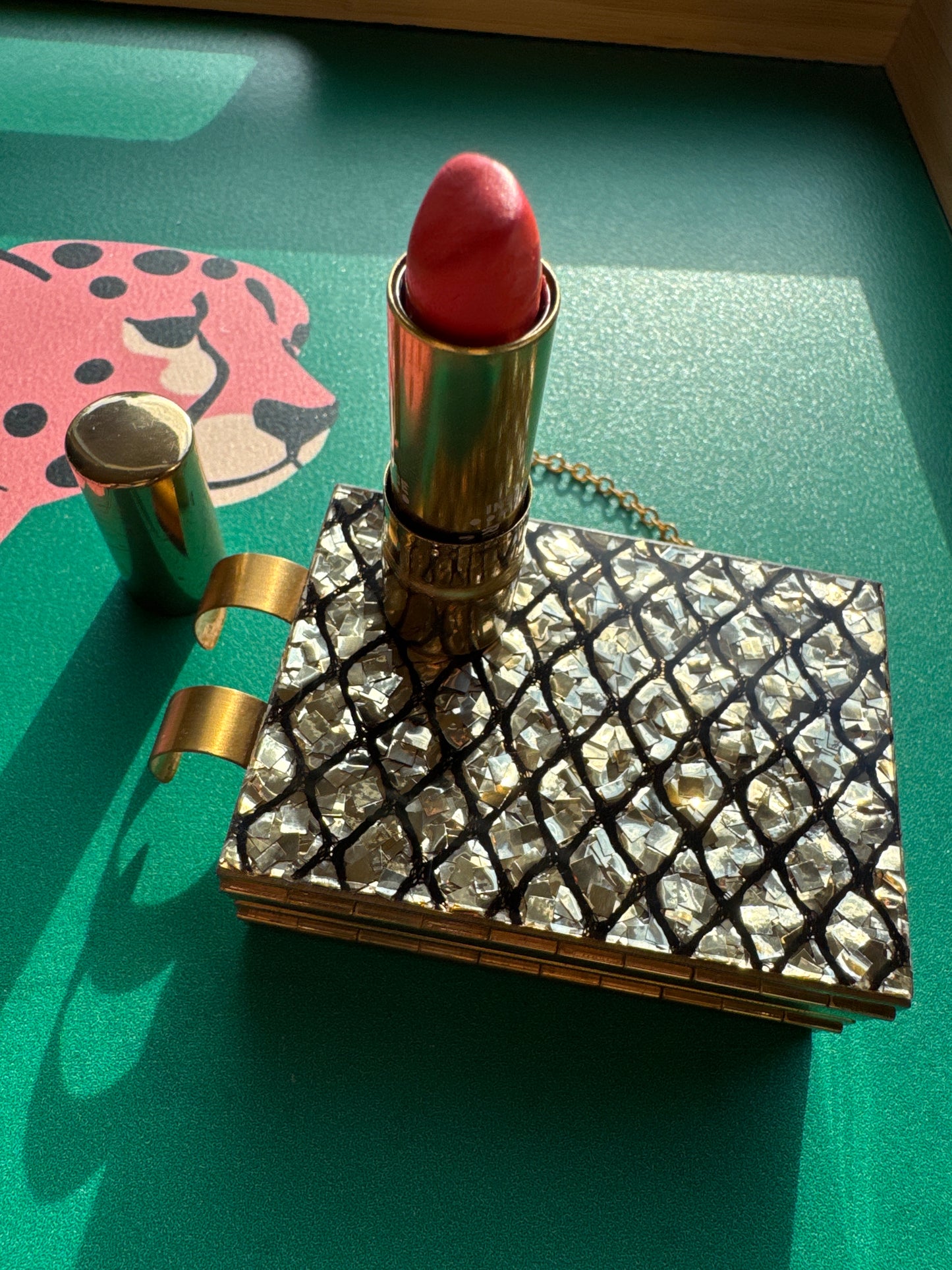 Stunning 1940s minaudiere with a dramatic shattered lucite confetti design. This bag carries a lipstick, powder, mirror, coins.