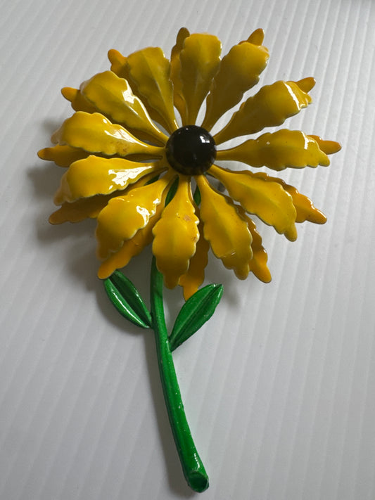 1960s happy daisy jumbo brooch