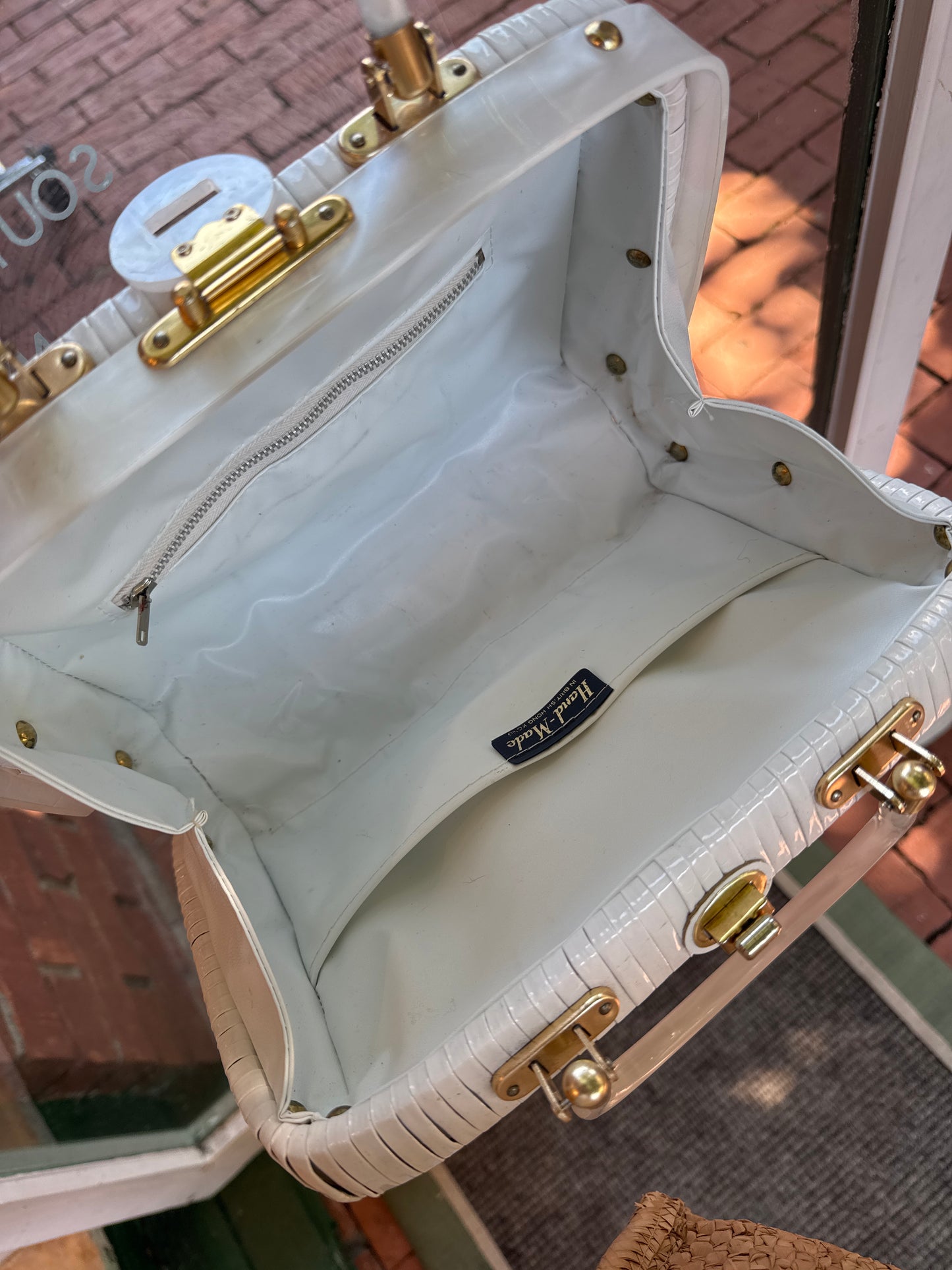 Beautiful 1950s white wicker  bag with mother of pearl in the center and lucite handles
