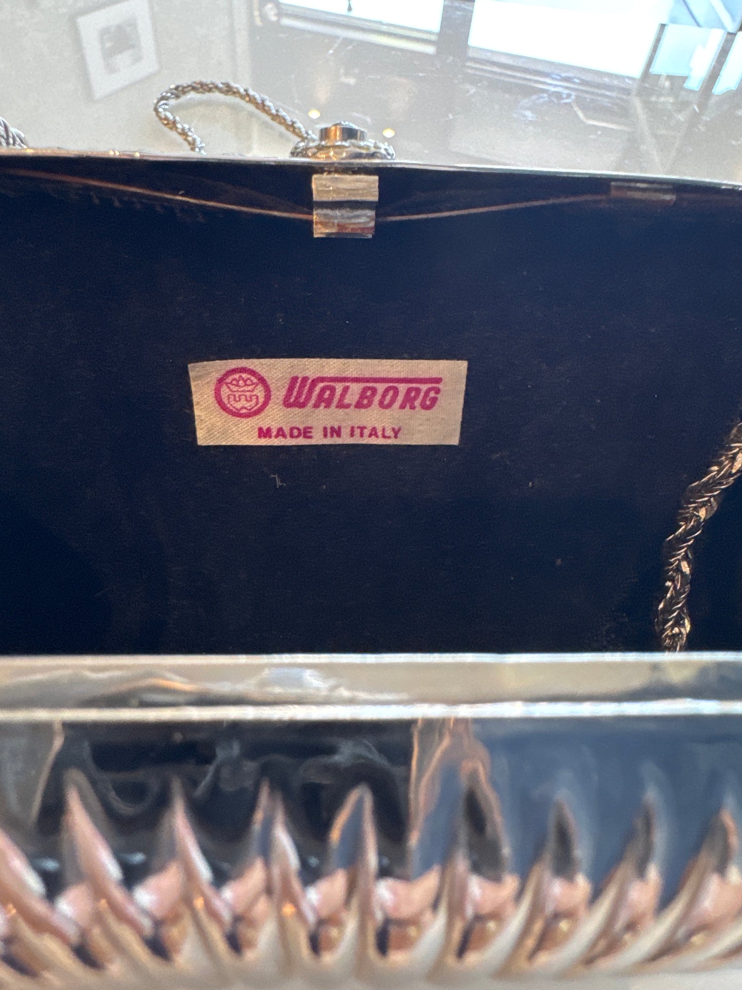 Stunning 1940s Walborg silver hardtop clutch with optional chain. Clear rhinestones in center - black on push top
