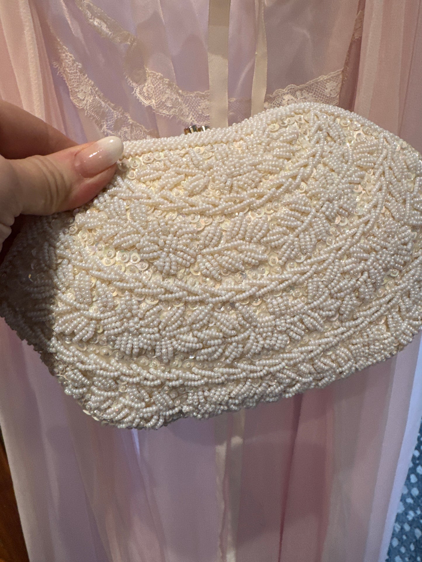 1950s ivory beaded clutch with kiss lock
