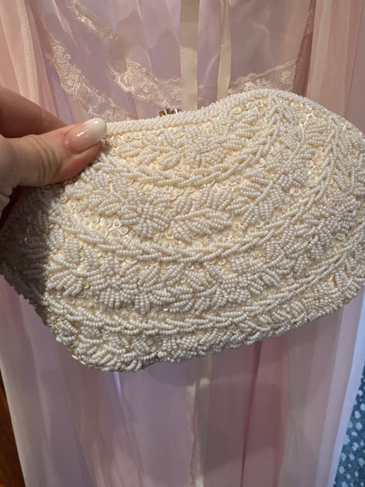 1950s ivory beaded clutch with kiss lock