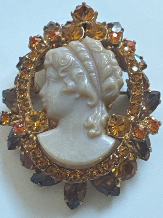 ￼Wowza! vintage 1960s D&E carved cameo topaz an amber pendant/brooch. Book piece