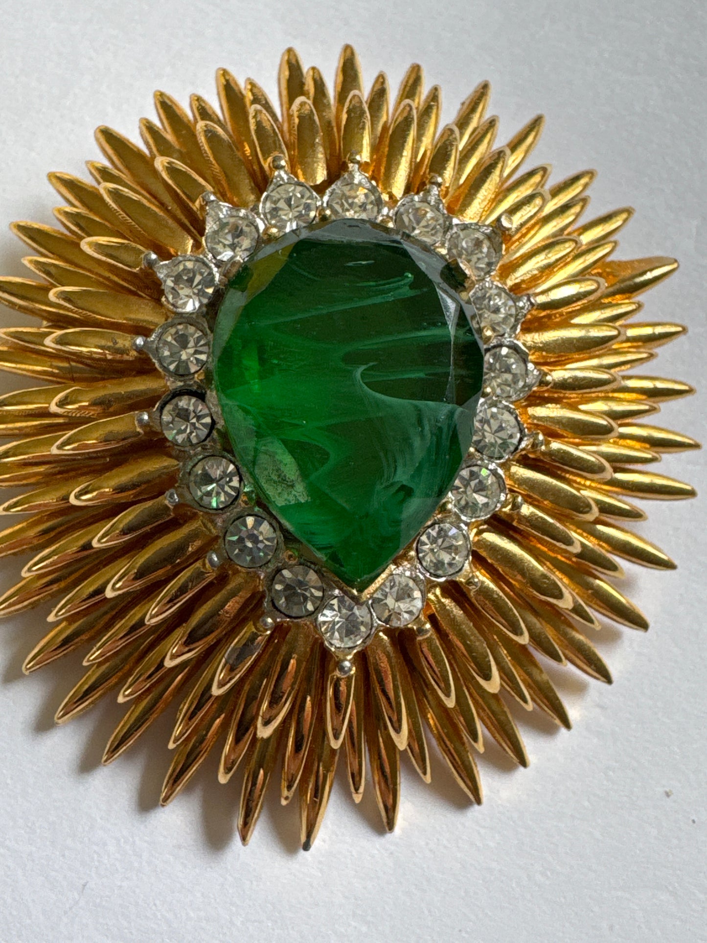 Gorgeous 1950s emerald tear drop layered gold tone brooch