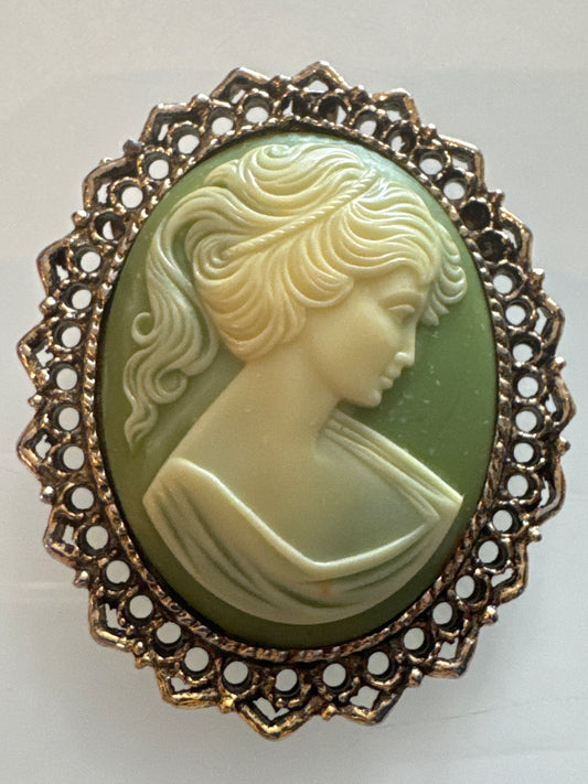 1940s cameo in ivory and green brooch with pendant option
