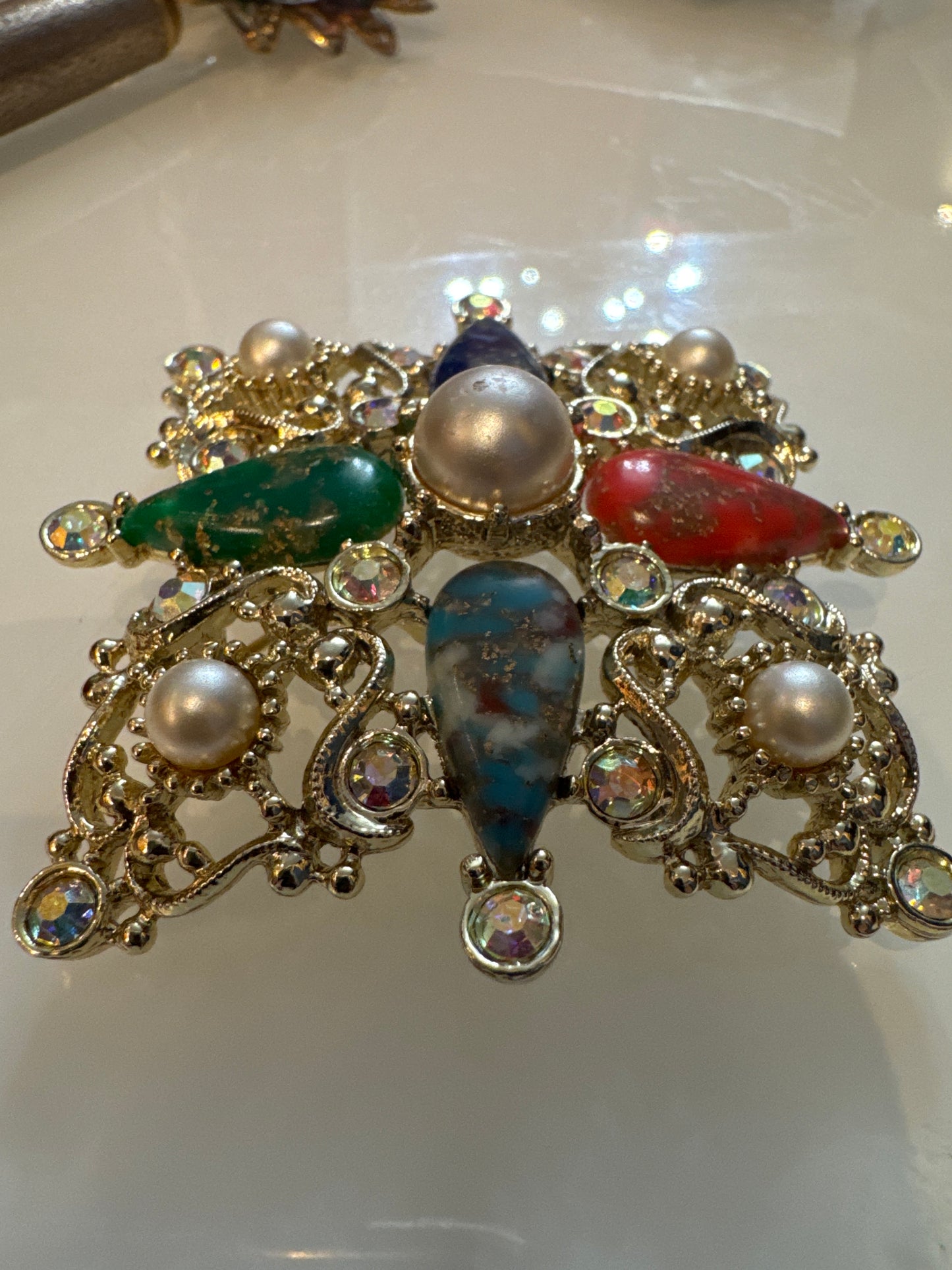 1970s signed Sarah Coventry rhinestone and cabochon brooch