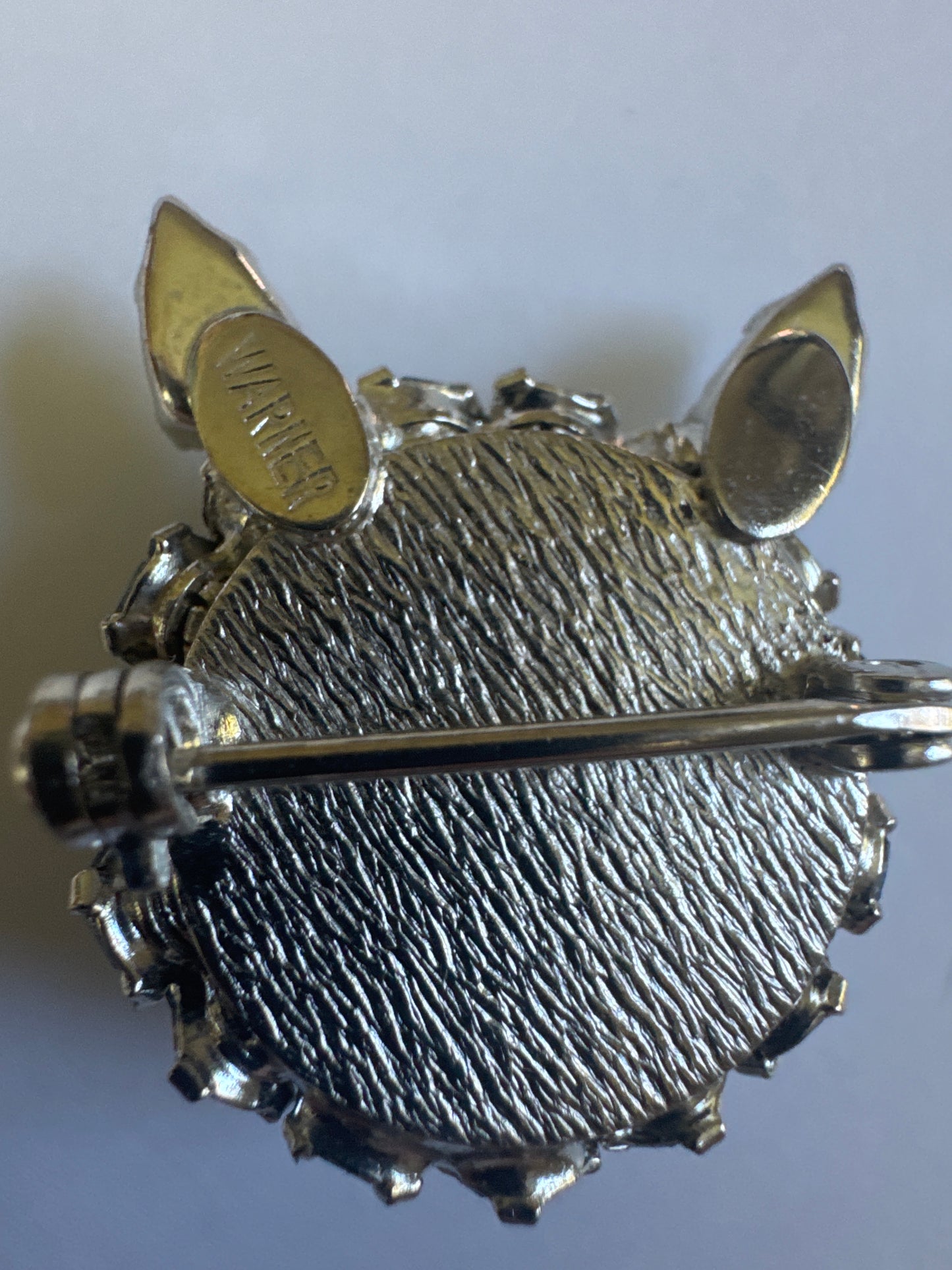 1950s signed WARNER mini kitty cat brooch featuring shades of blue rhinestones