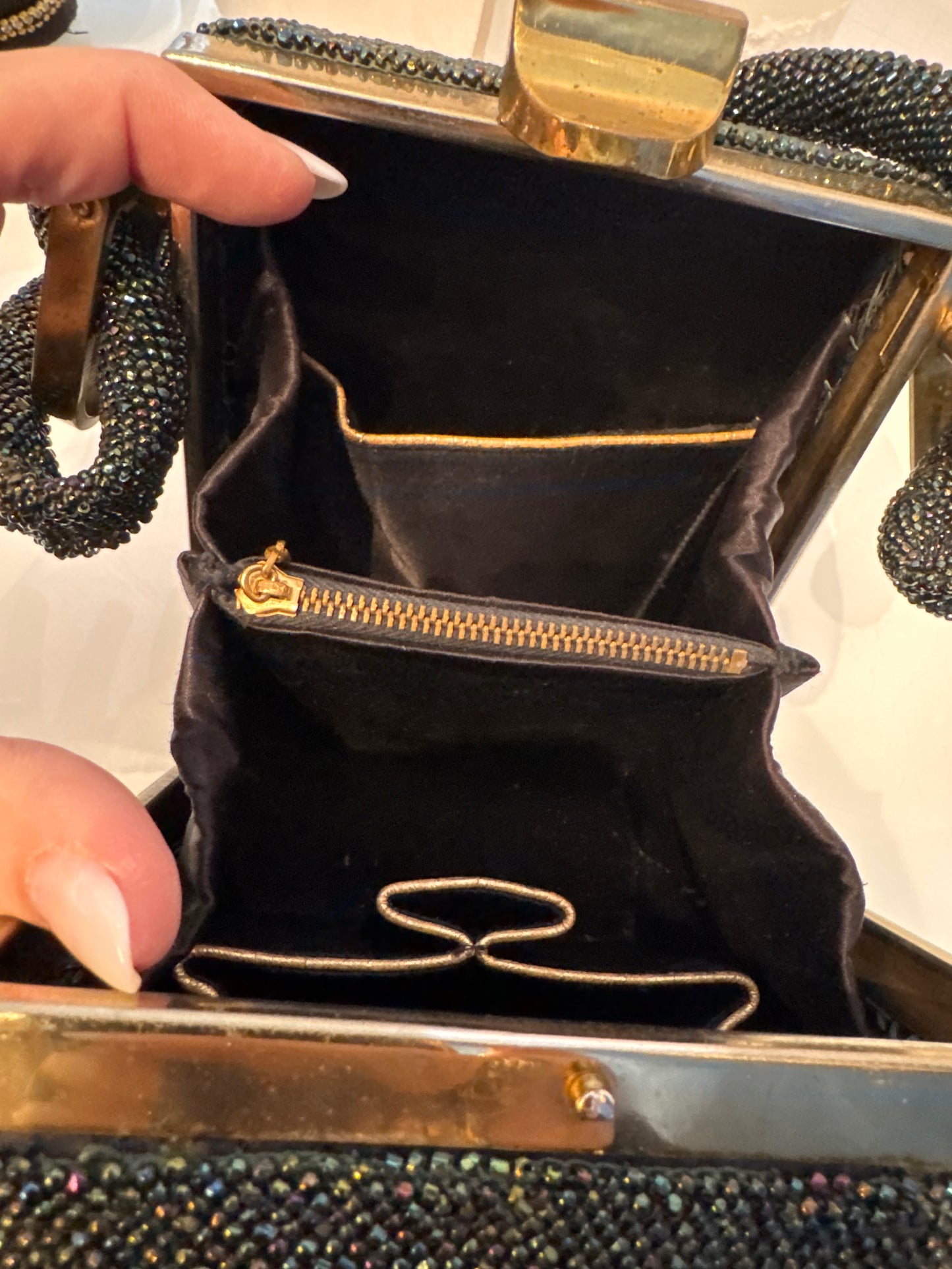 gorgeous 1940s beaded bag with dark green blue and bronze beading. Extra thick handle in mint condition.