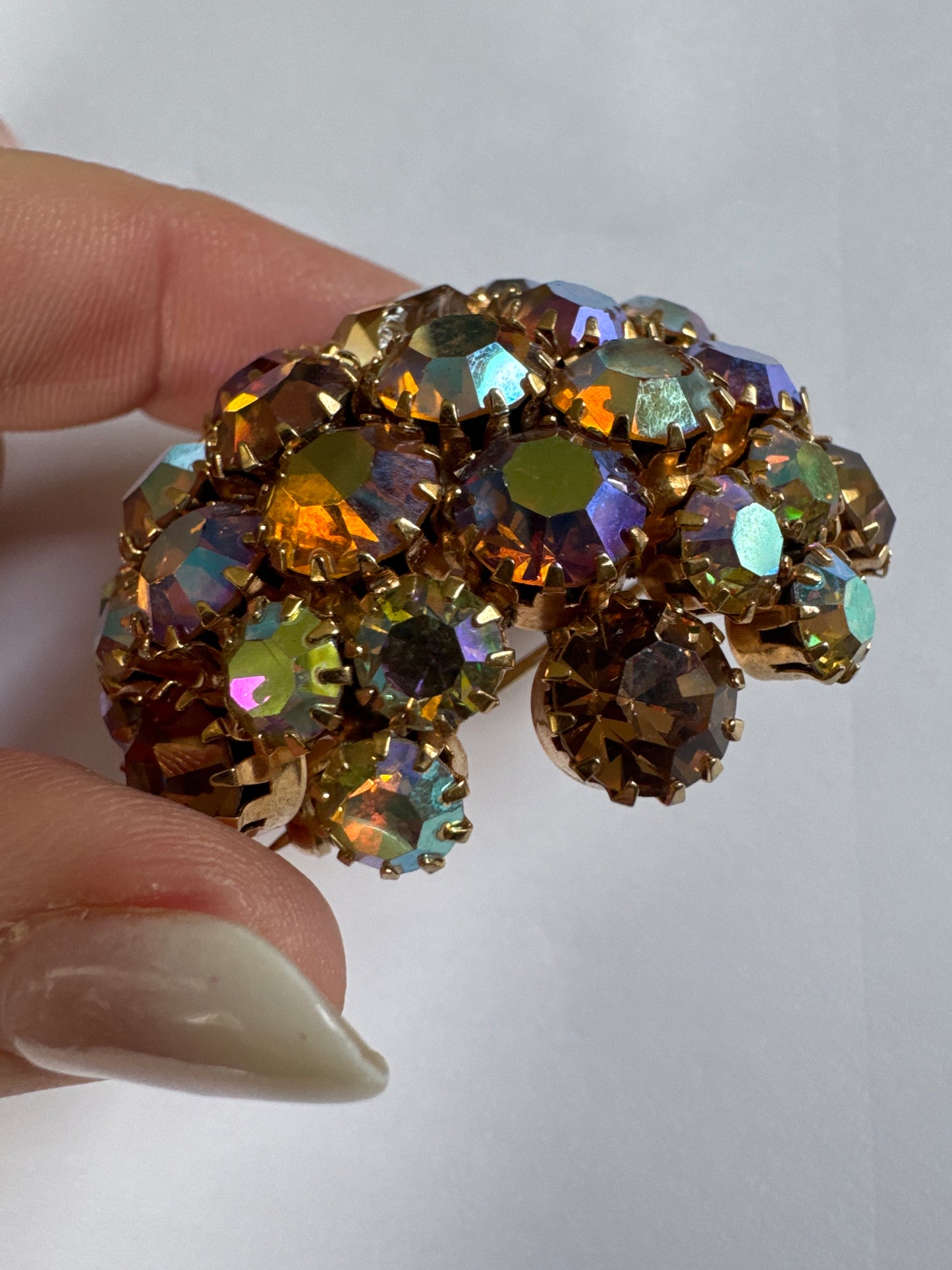 Stunning aurora borealis 1950s signed WARNER Dome brooch