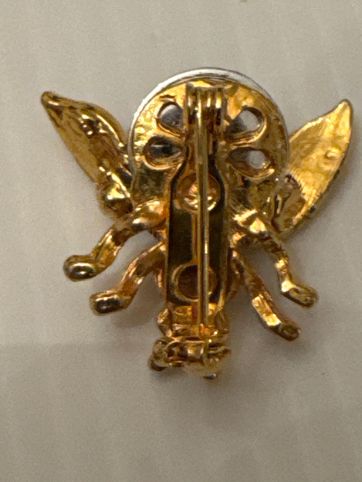 Unsigned vintage jelly belly trembler brooch attributed to Trifari (Alfred Philippe era), circa late 1940s, featuring a cobalt-blue glass cabochon body and spring-mounted tremble head. A RARE collectible.