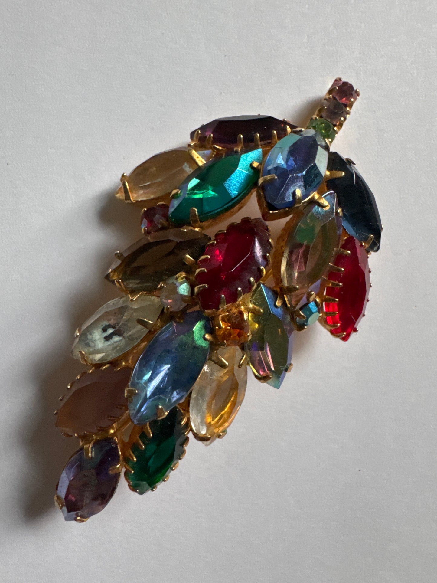 Beautiful multicolor 1950s rhinestone leaf brooch