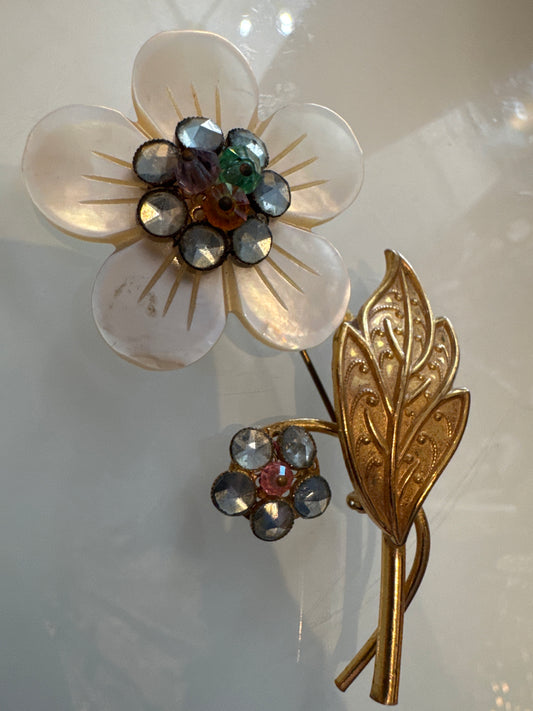 Stunning, mid-century flower brooch with mother of pearl and rhinestones