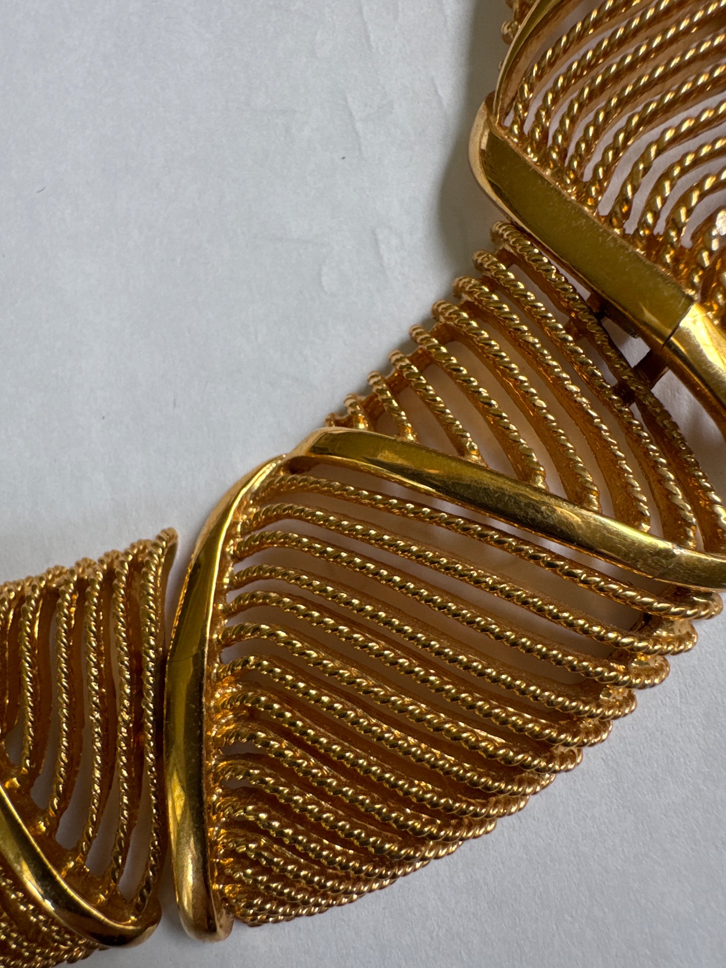Vintage zig zag signed NAPIER 1970s early 80s gold tone necklace