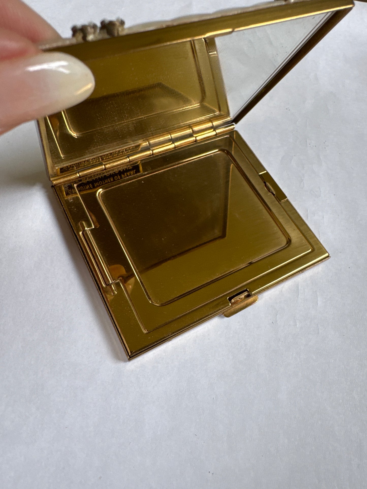 1930s SCHILDKRAUT mother-of-pearl Makeup compact with clear rhinestones