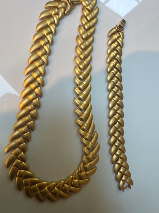 Beautiful brushed gold 1980s necklace and bracelet set