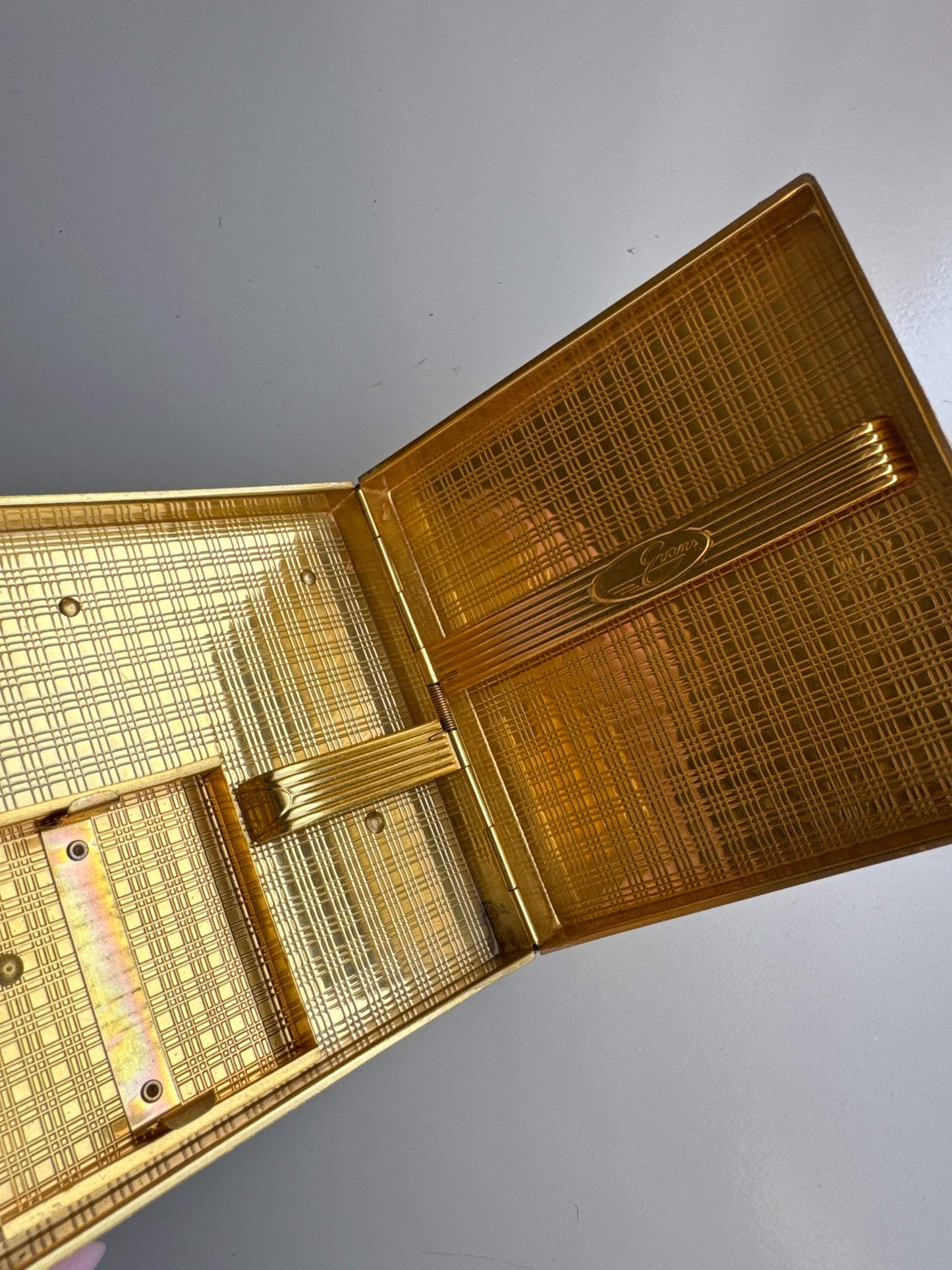 1930s gold bracelet MINAUDIERE. Two sided for Makeup and cigarettes. Signed Evans. Tom