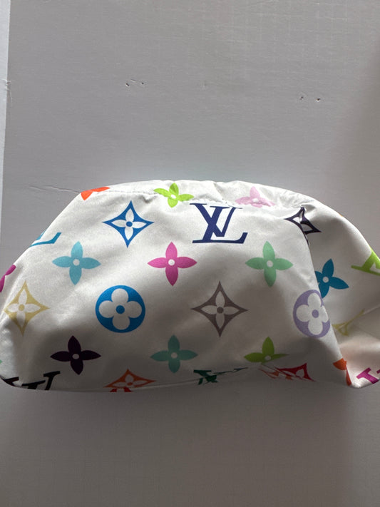 Vintage medium silk scarf reimagined as a clutch bag. Comes with optional crossbody chain