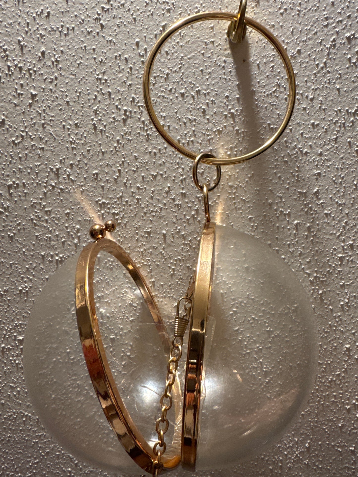 Fun 1980s mod bracelet/crossbody lucite bag with gold tone trim. crossbody strap is removable.