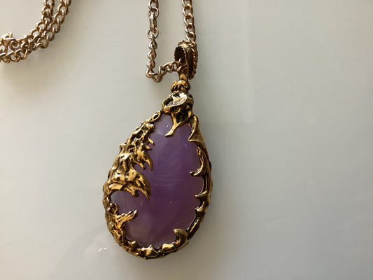 Gorgeous vintage pendant necklace with purple stone. Layer it up!