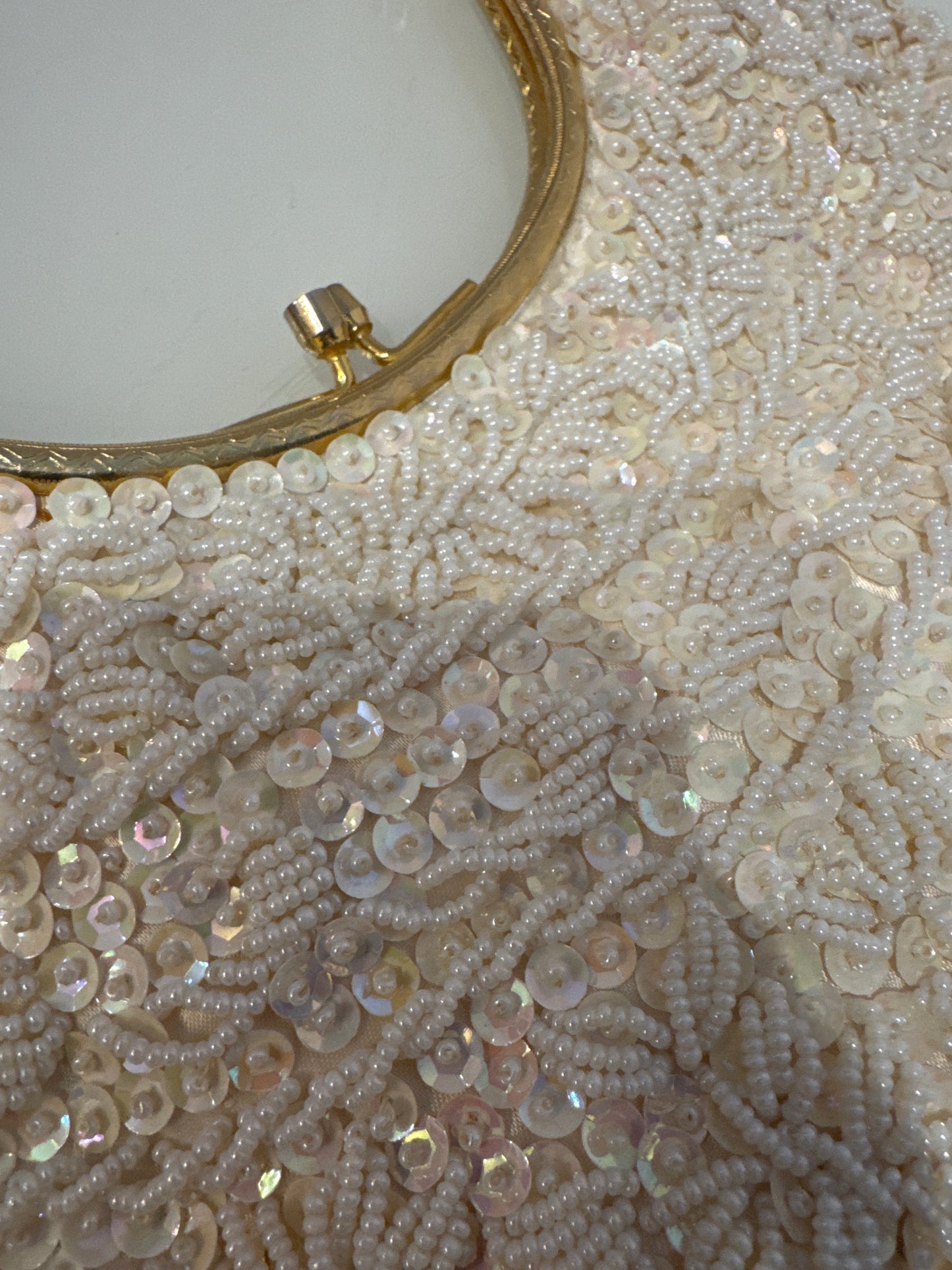 1950s white beaded kiss lock bag with gold bracelet handle
