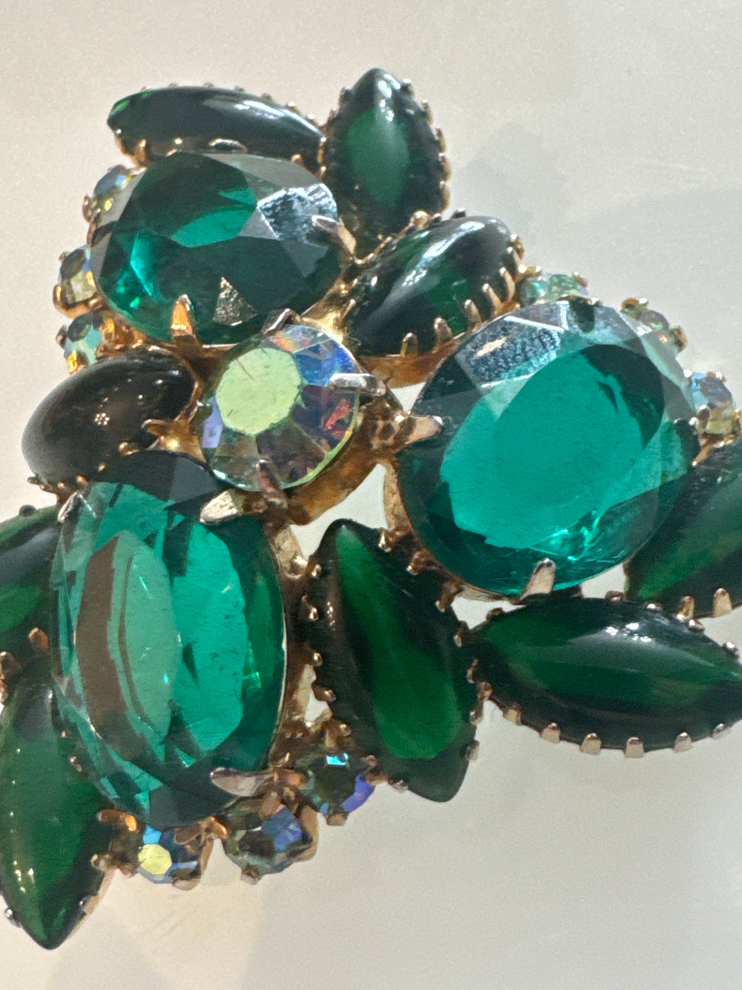 1950s Delizza & Elster green rhinestone brooch with aurora borealis