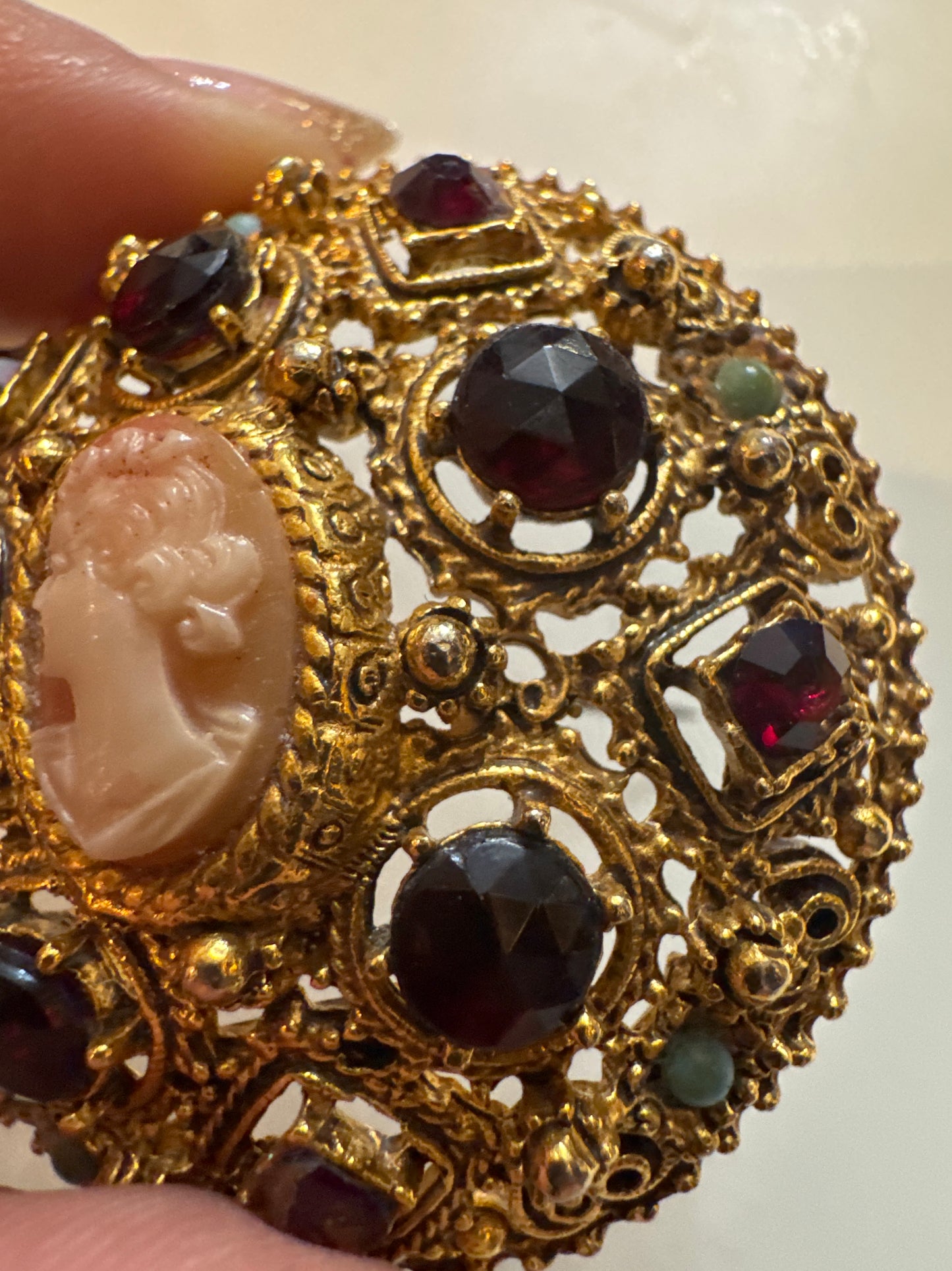 Beautiful 1950s signed Florenza cameo brooch with rhinestones