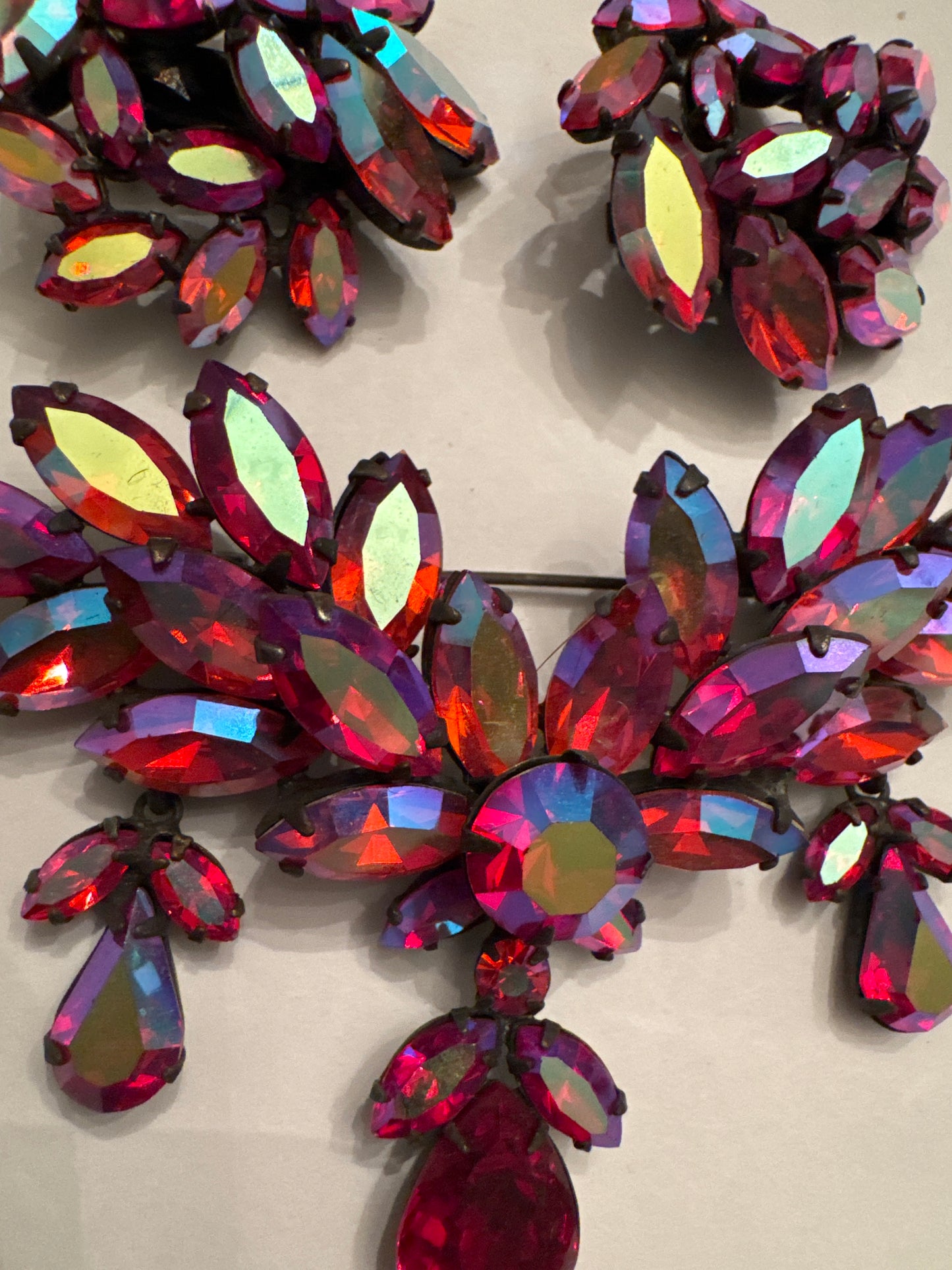 1940s absolutely stunning REGENCY brooch with dangle stone and earring set featuring red aurora borealis