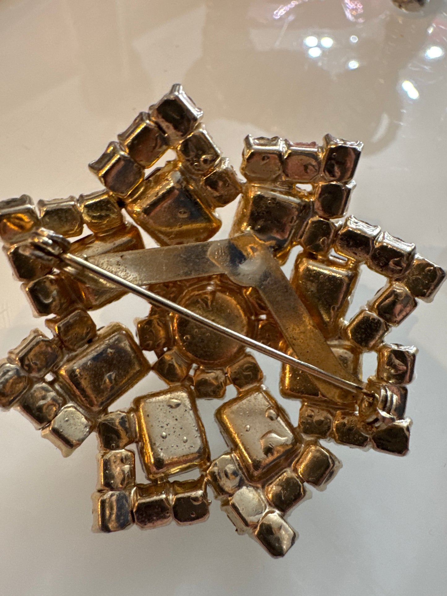 Beautiful 1950s root beer and champagne colored rhinestone flower brooch