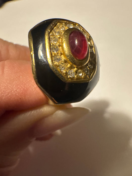 Beautiful signed Dior 1980s ring with black enamel and ruby colored glass stone