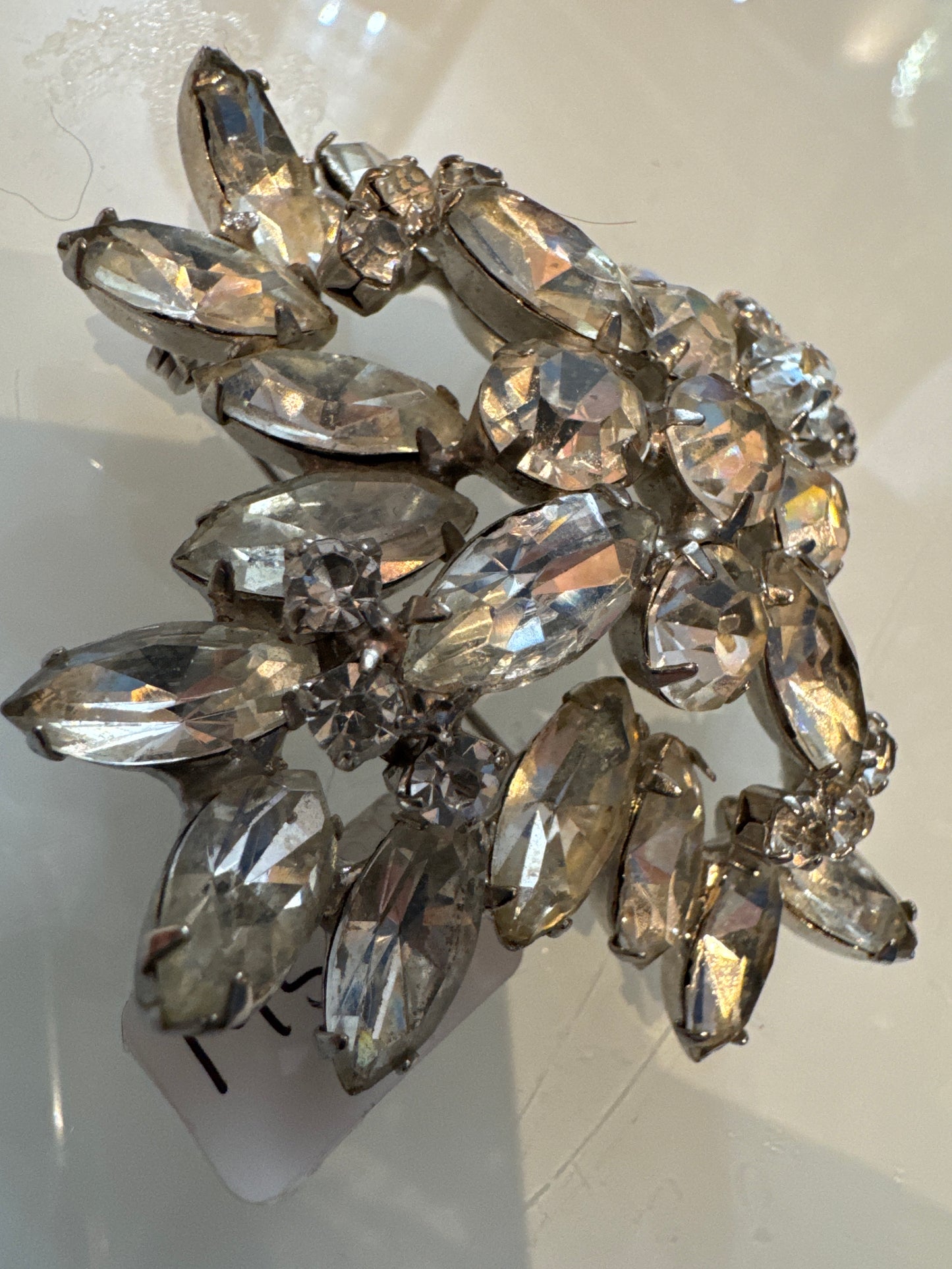Beautiful 1950s clear rhinestone brooch