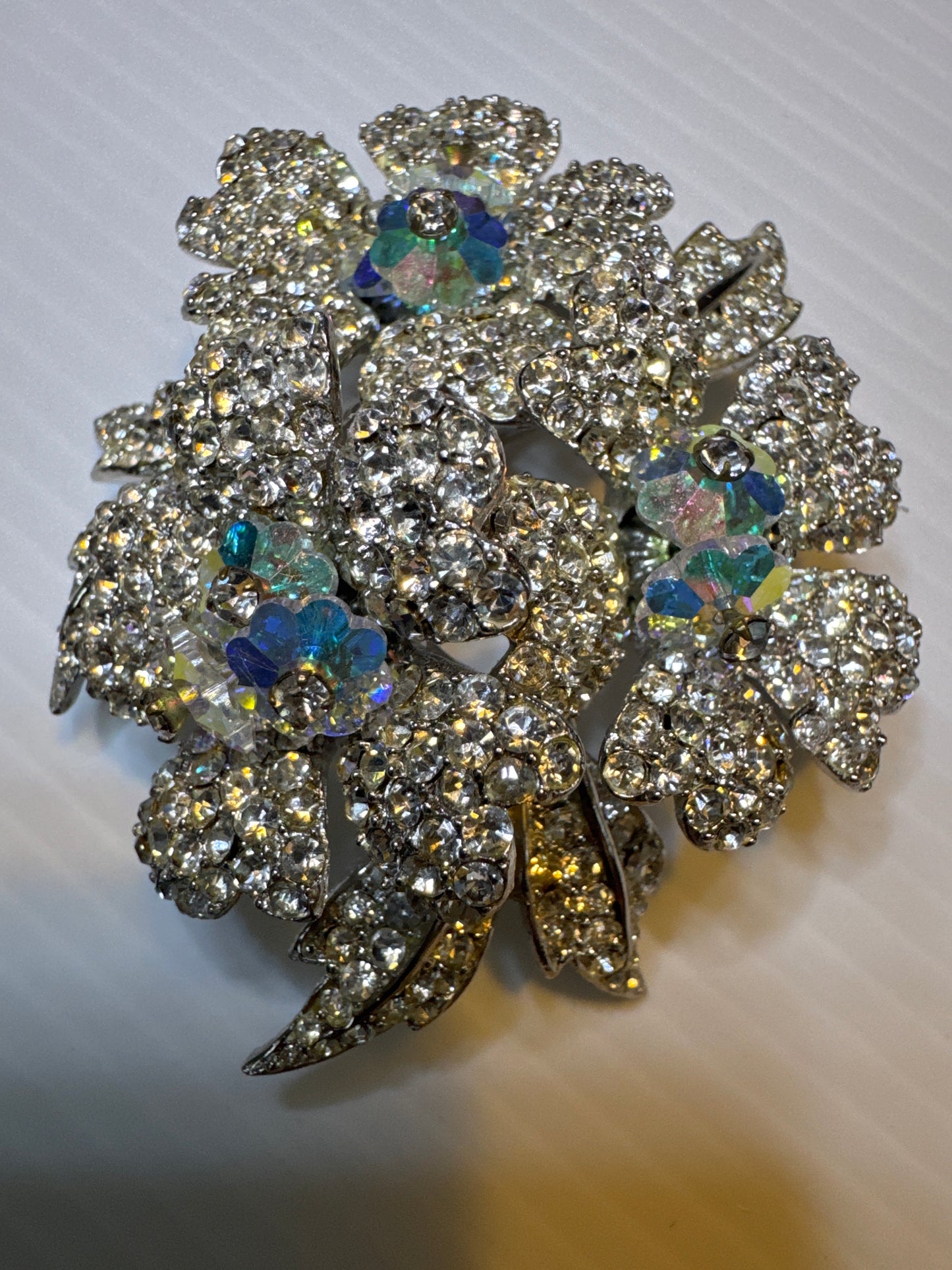 Beautiful 1960s sparkling 3D rhinestone flower brooch with dangle center stones