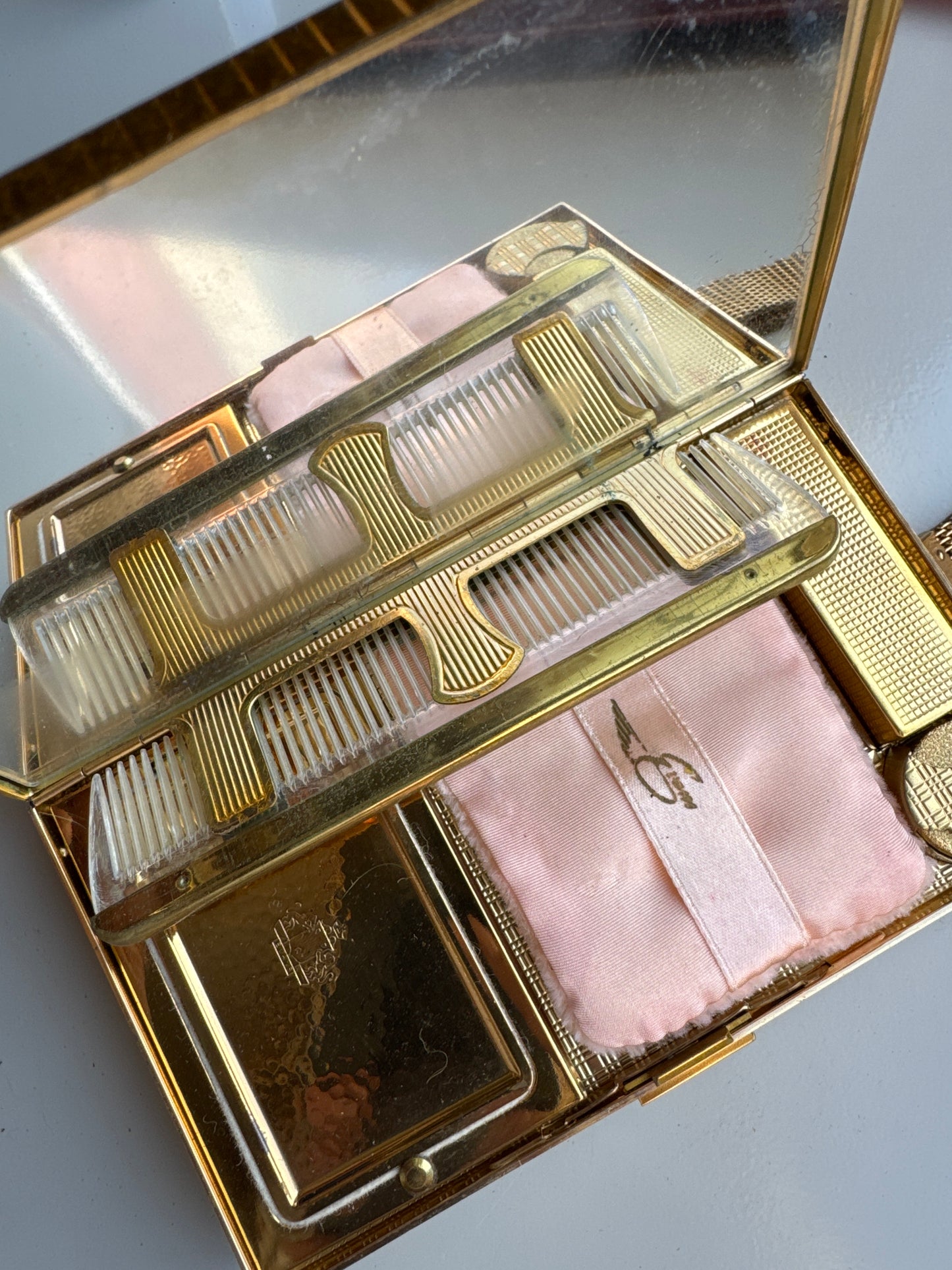 Beautiful gold tone, 1930s double-sided MINAUDIERE. One side, Makeup one side cigarettes. Beautiful rhinestone detailing on the outside. Signed Evans.Tom