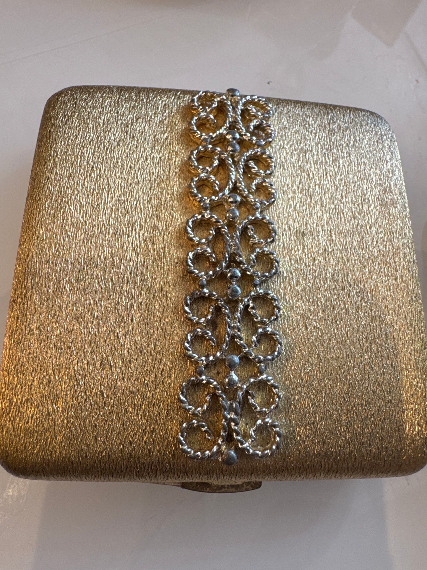 Avon vintage Matte gold with filigree detail powder make up compact