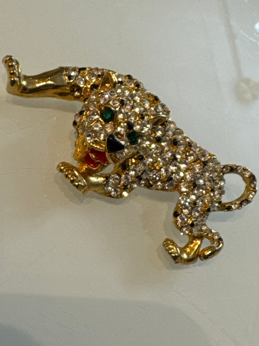 Fun vintage rhinestone cheetah brooch. Gold tone with clear, rhinestones, green eyes and red lips. NYC