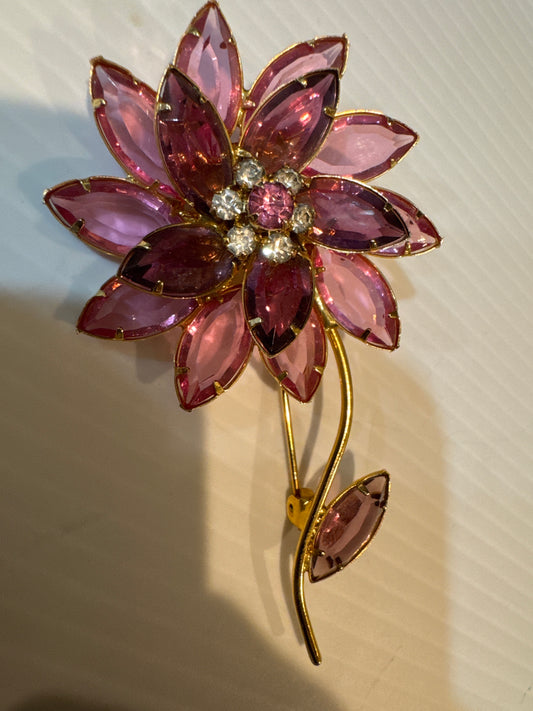 Beautiful vintage, pink glass flower brooch