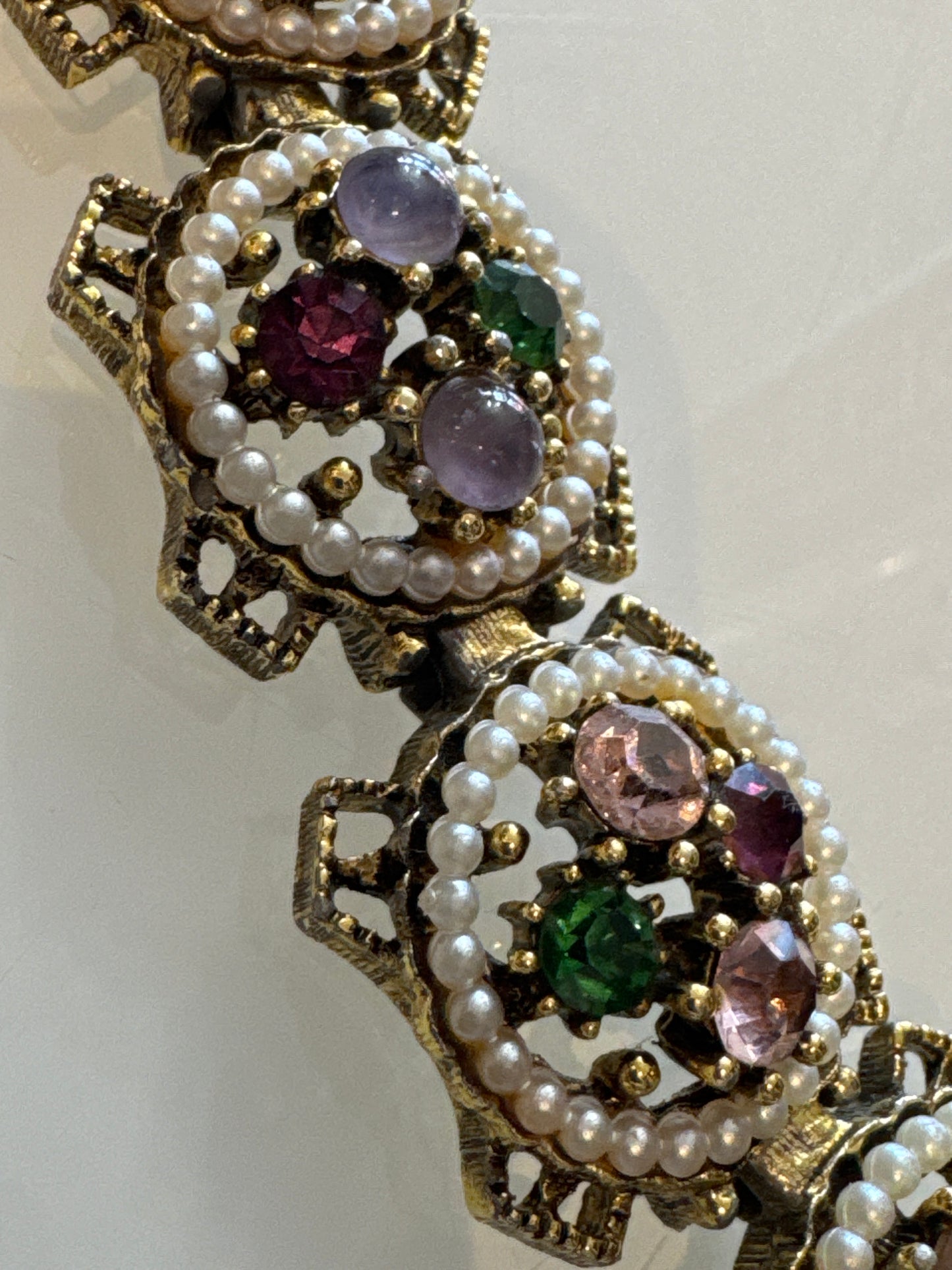 Beautiful 1950s pearl and rhinestone bracelet