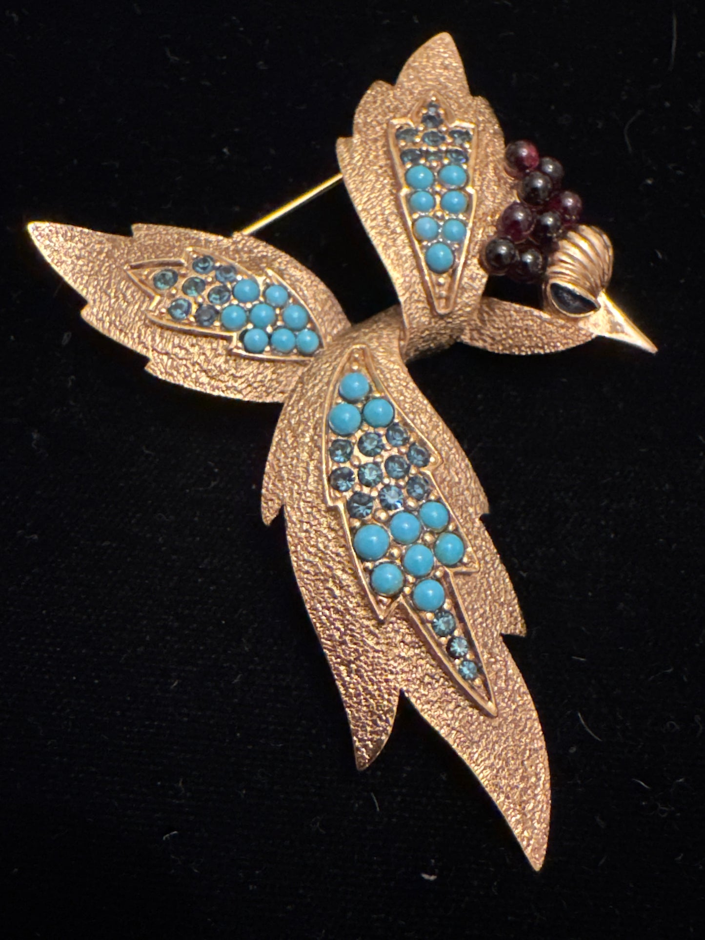 Beautiful vintage Weingeroff bird brooch with turquoise and rhinestone detail. Glass beads on head