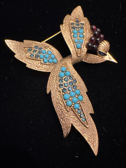Beautiful vintage Weingeroff bird brooch with turquoise and rhinestone detail. Glass beads on head