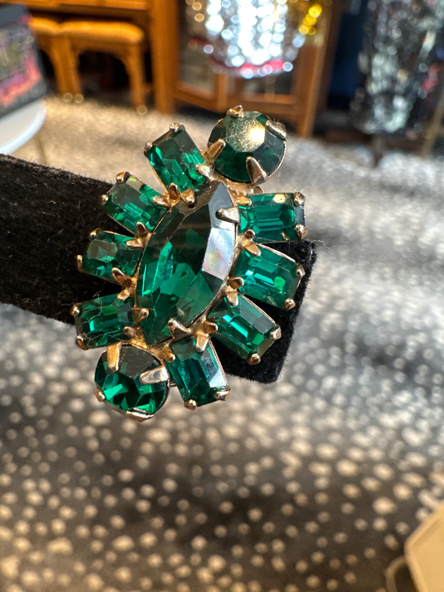 Beautiful 1950s green rhinestone signed Weiss earrings