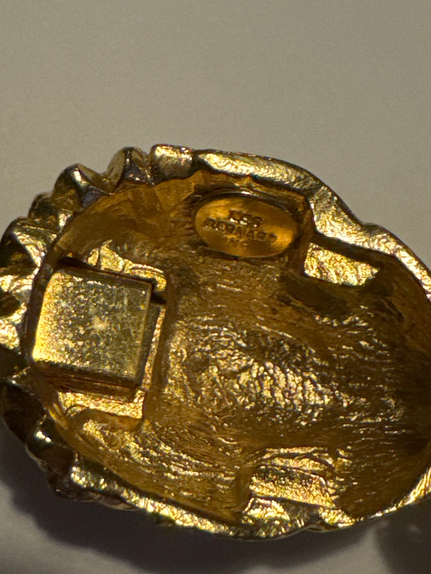 Beautiful RARE signed 1960s LES BERNARD Malachite double strand lion head necklace. See photos as two beads are cracked. Price reflects the imperfection. Road