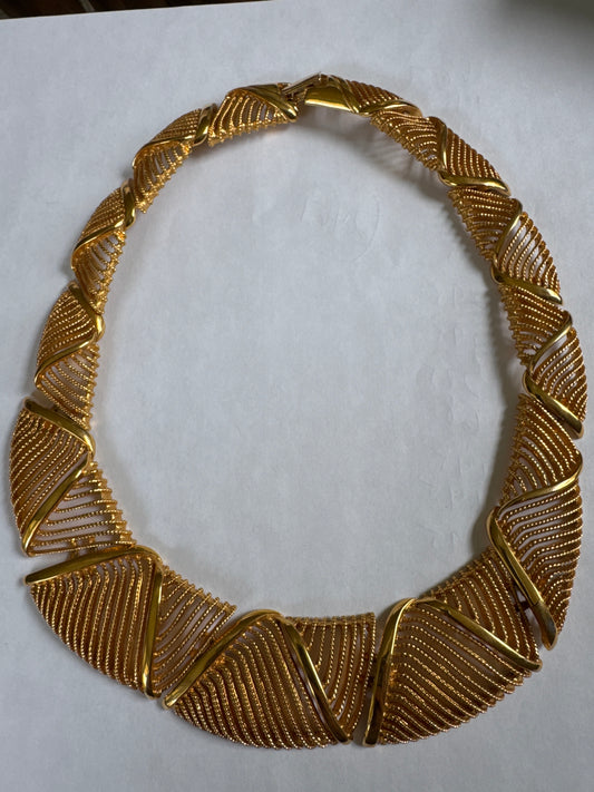 Vintage zig zag signed NAPIER 1970s early 80s gold tone necklace